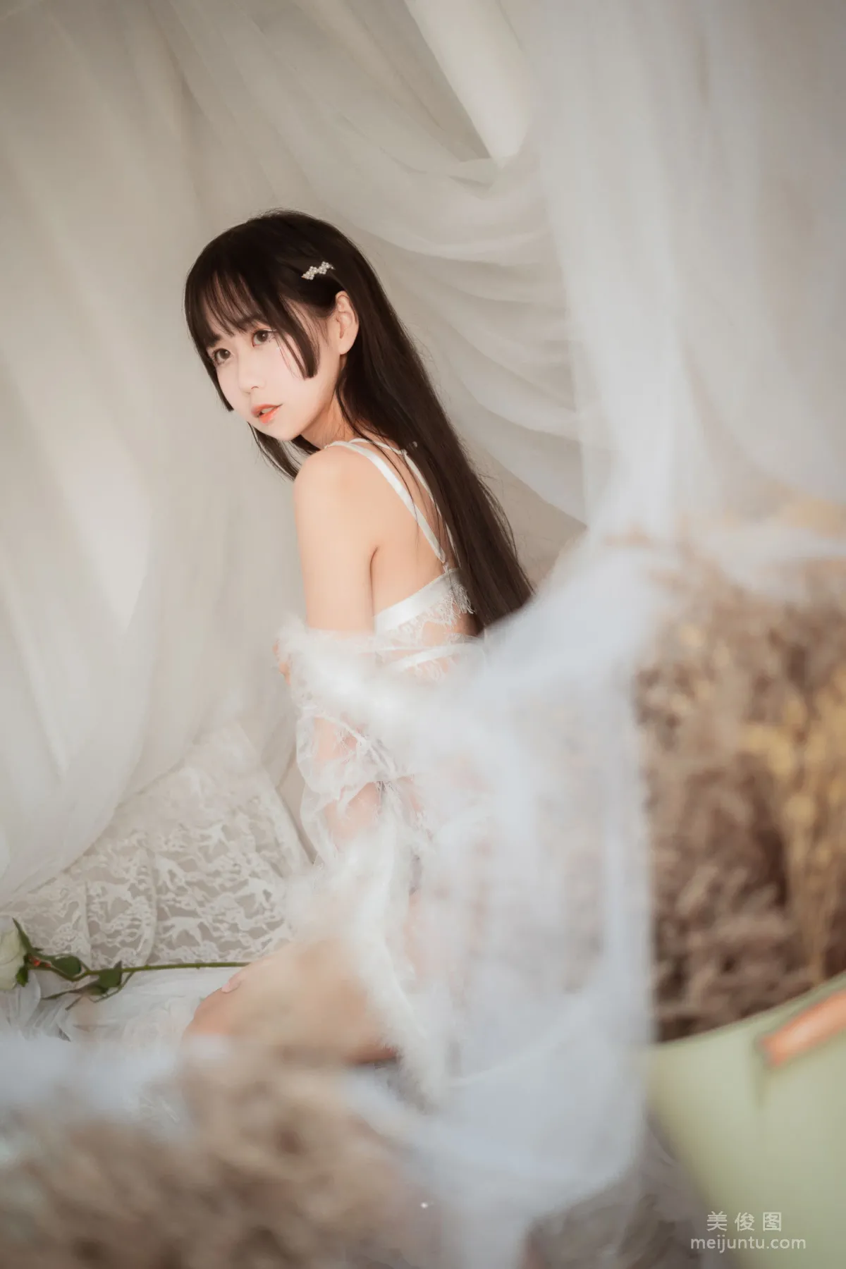 COS美少女萌芽兒o0 《毛絨内衣》 寫真集 5