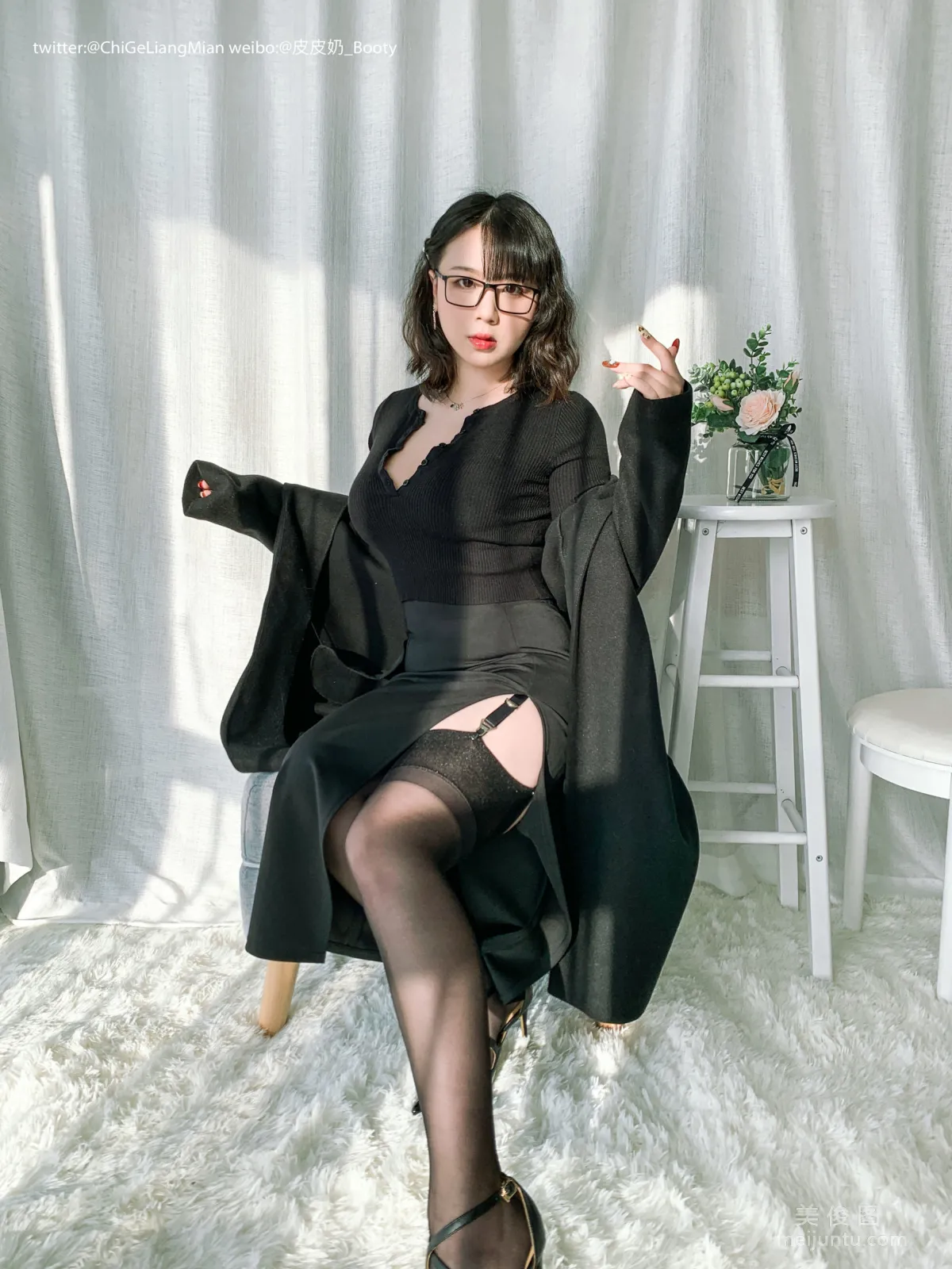 [美女Coser] 皮皮奶可可愛了啦 《黑色OL》 寫真集 13