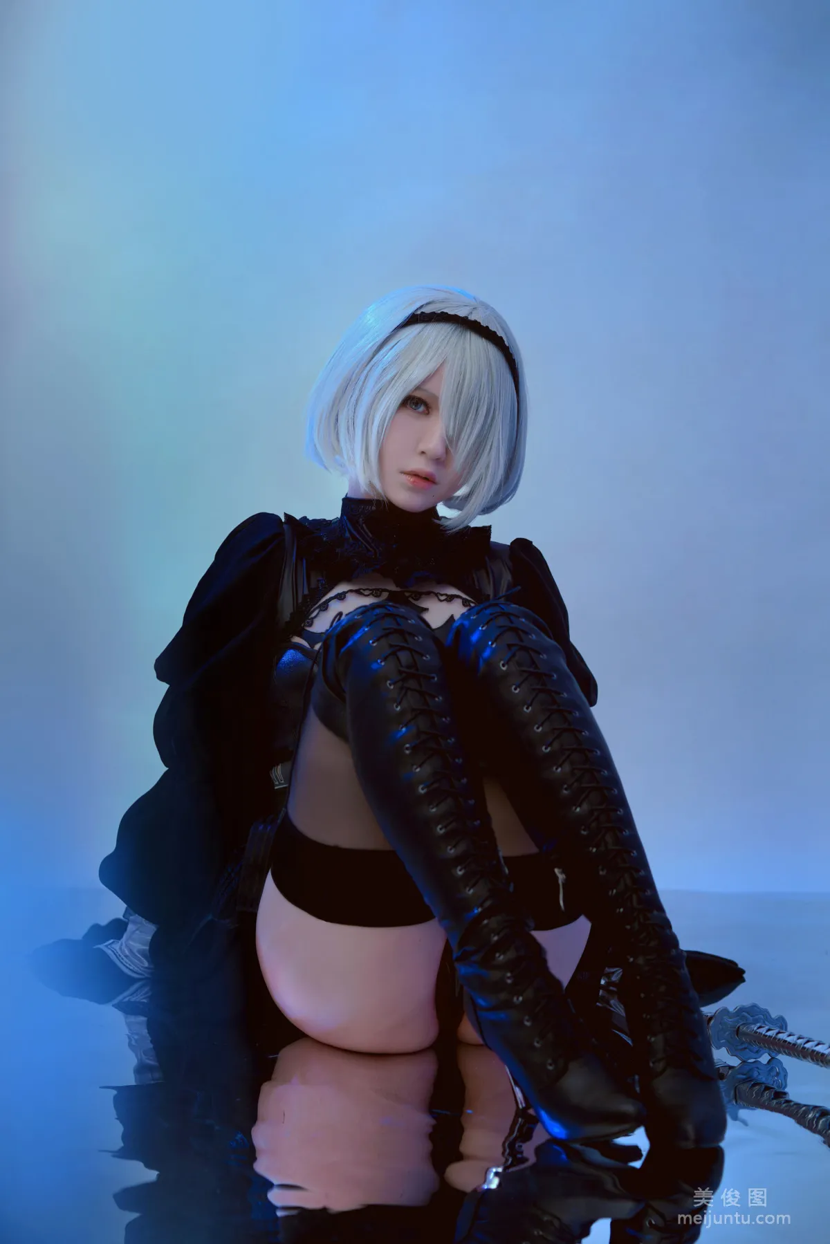 [美女Coser] 半半子 《二号B型》 寫真集 38