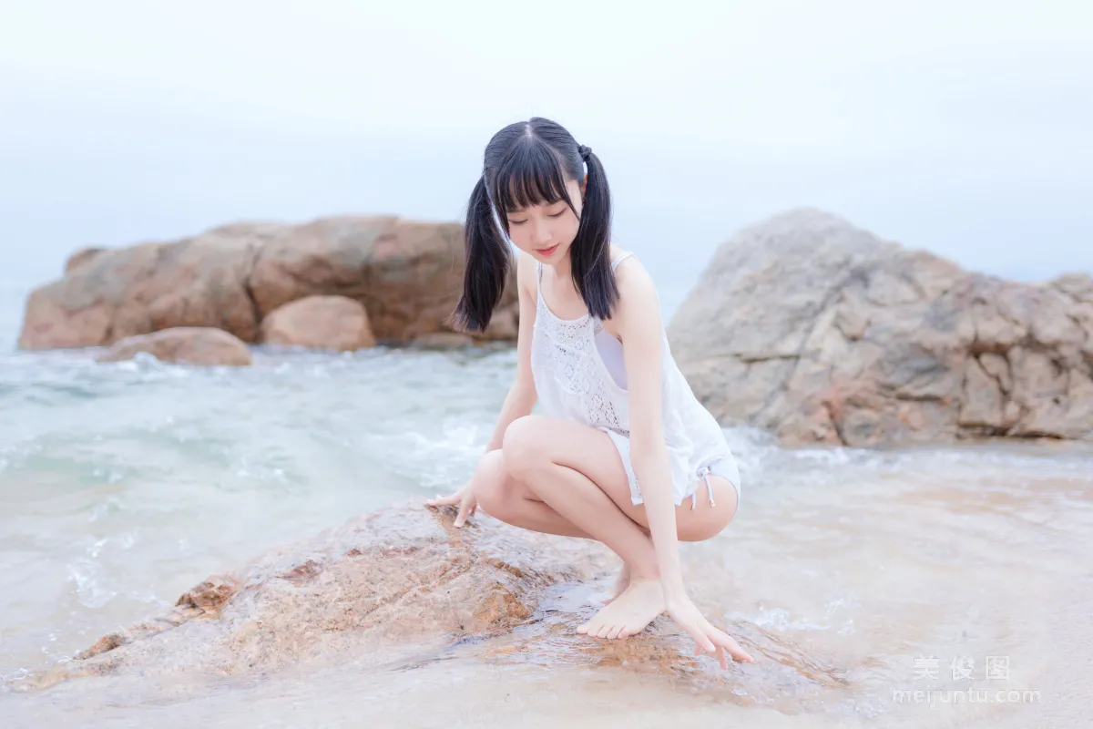 [美女Coser] 木綿綿OwO 《海邊白色比基尼》 寫真集 14