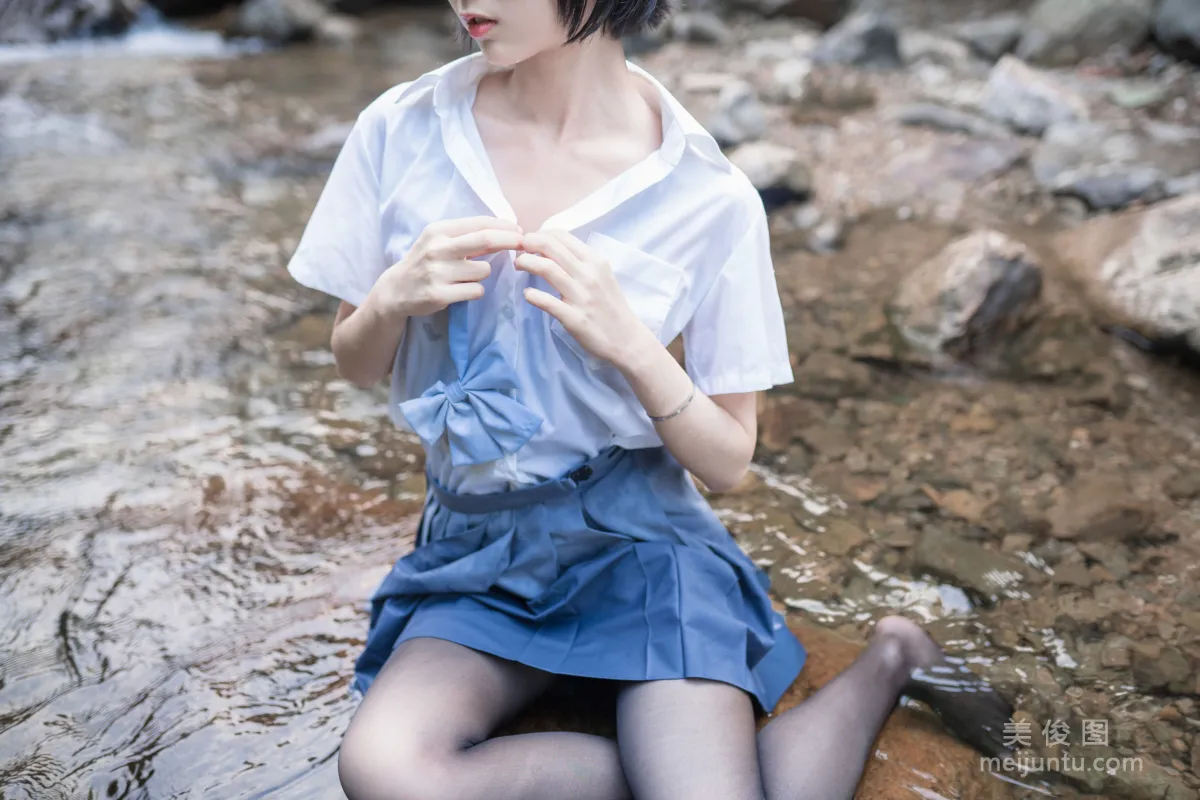 木綿綿OwO 《水色溪邊制服》 寫真集 33