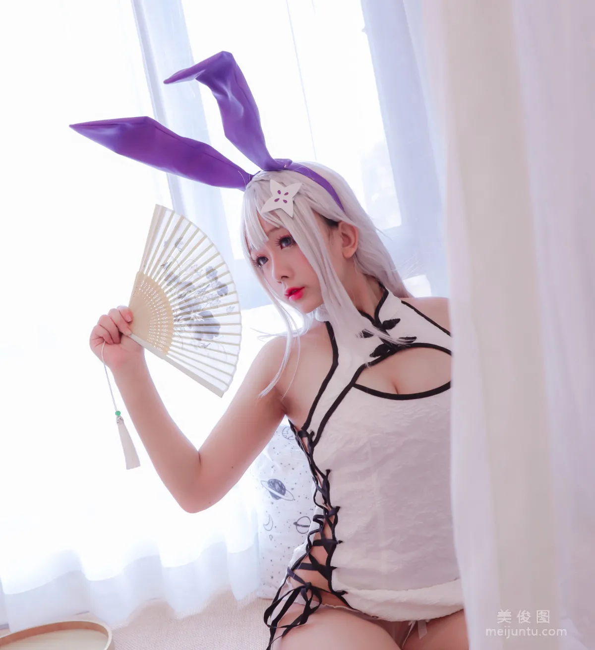 網紅美女Coser日奈嬌 《白旗袍》 寫真集 35