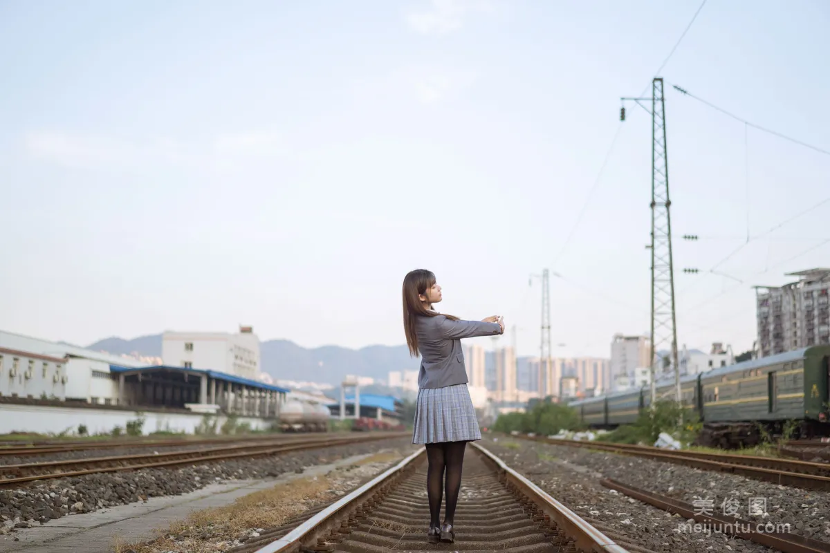[美女Coser] 姬鏡醬 《私奔之制服》 寫真集 7