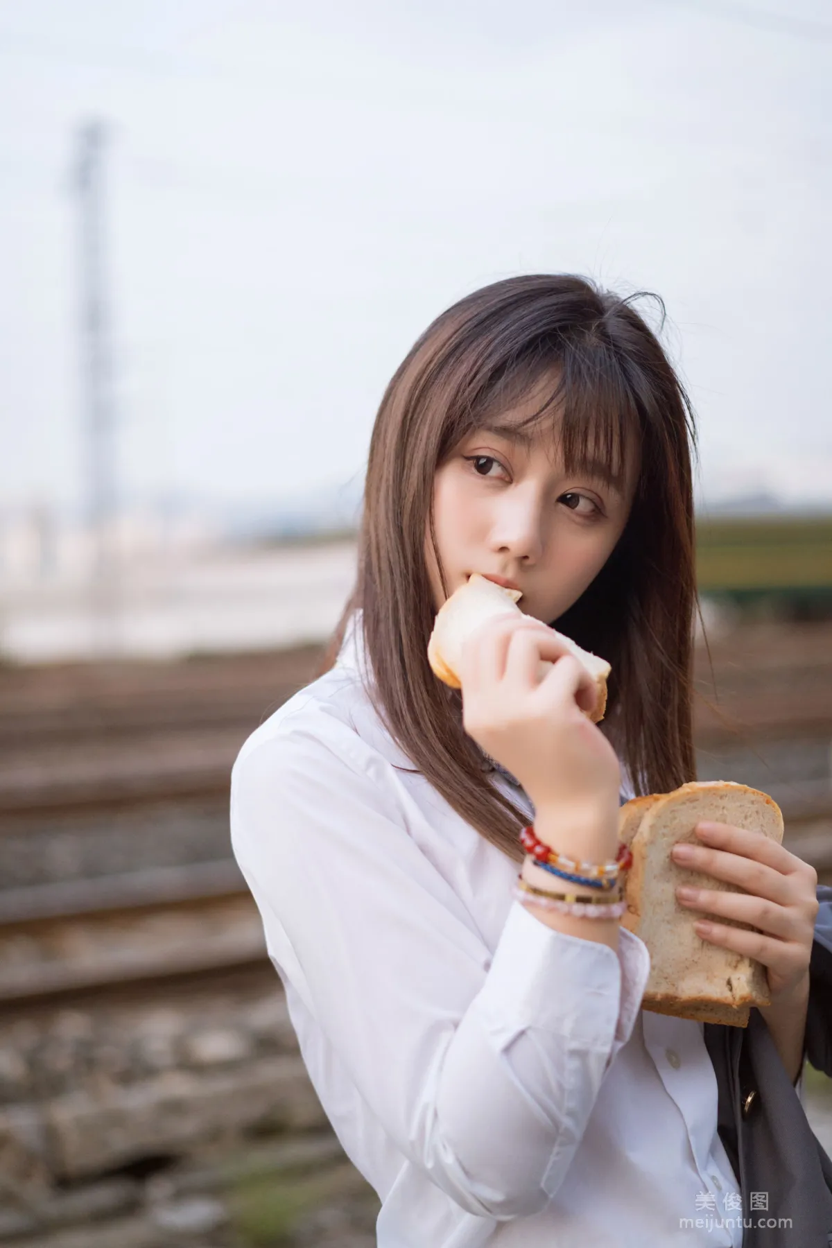 [美女Coser] 姬鏡醬 《私奔之制服》 寫真集 30