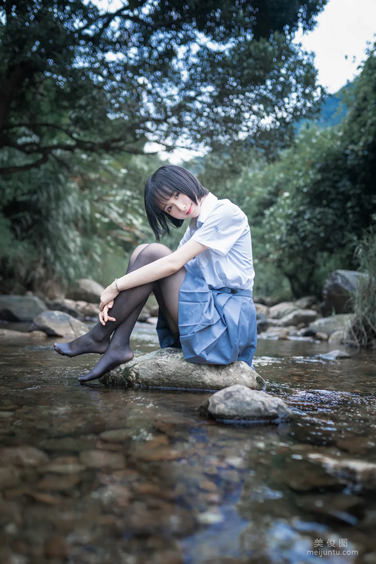 木綿綿OwO 《水色溪邊制服》 寫真集 8