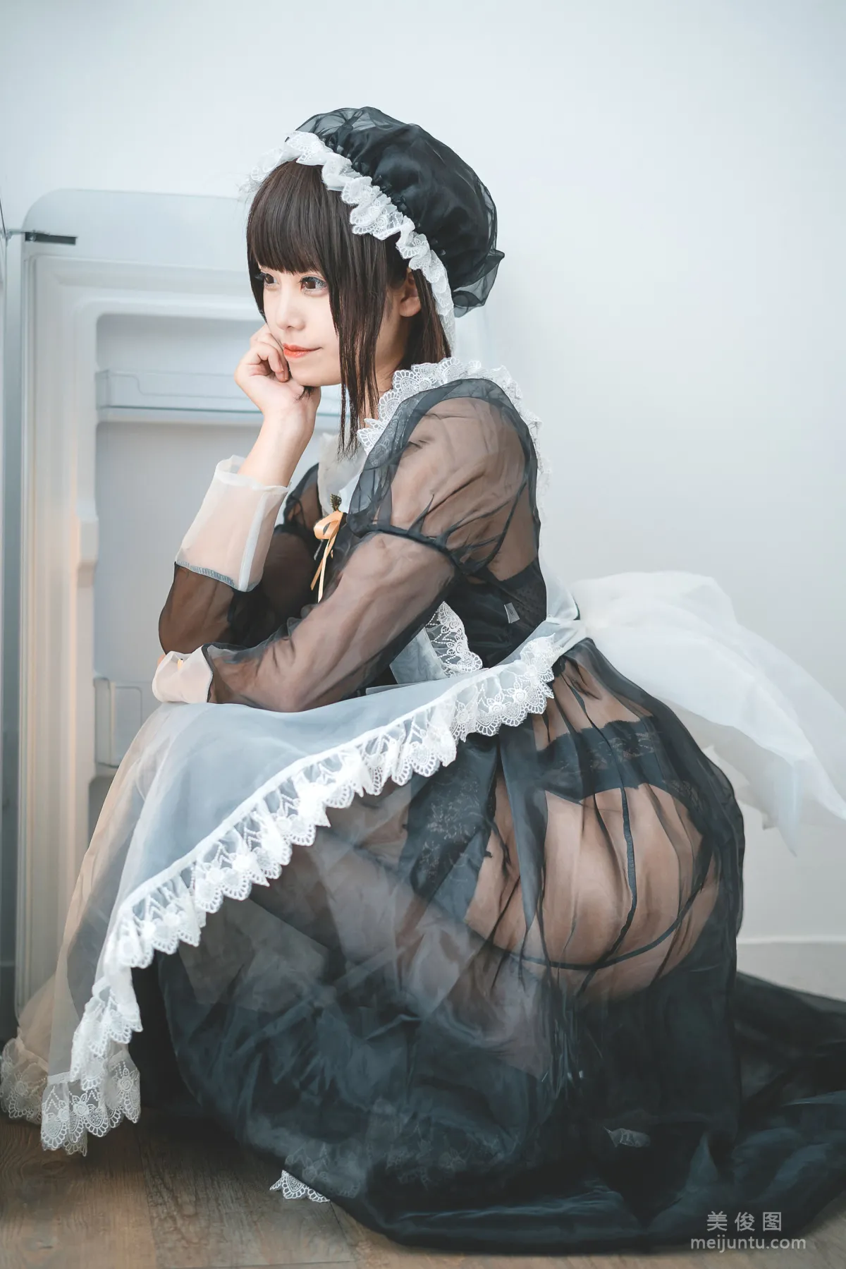 [美女Coser] 蜜汁猫裘 《透明女仆》 写真集4