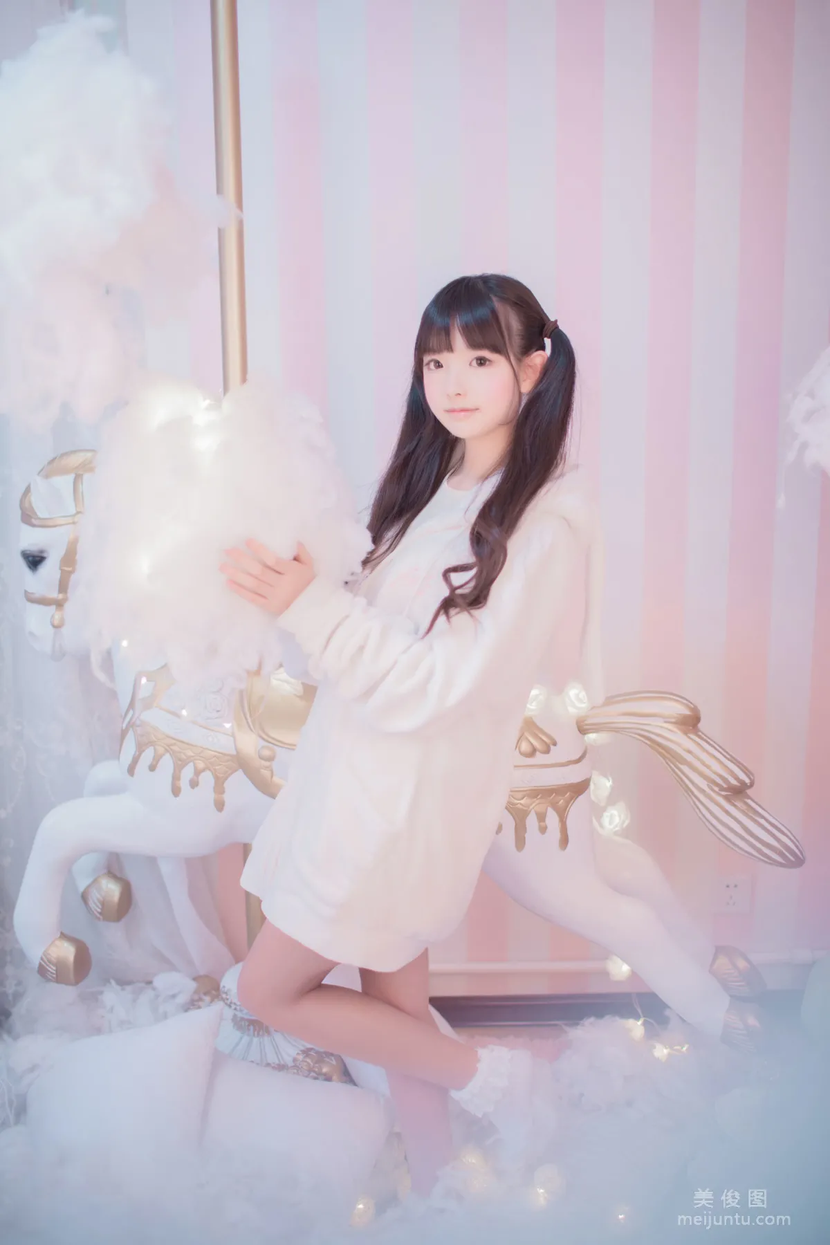 -櫻群-《玻璃罩下的旋轉木馬》 寫真集 1
