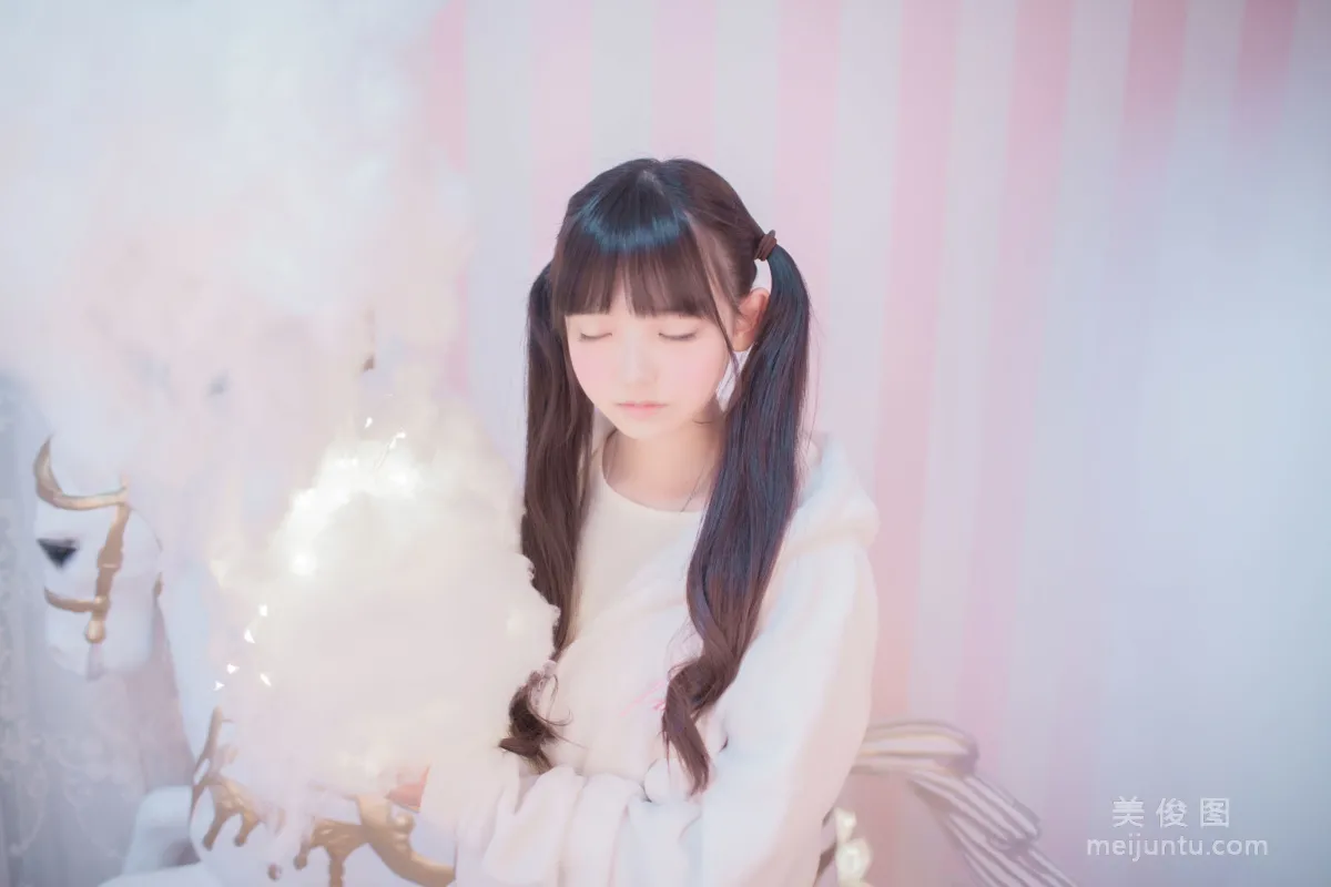 -櫻群-《玻璃罩下的旋轉木馬》 寫真集 3