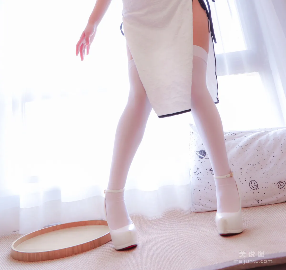 網紅美女Coser日奈嬌 《白旗袍》 寫真集 36
