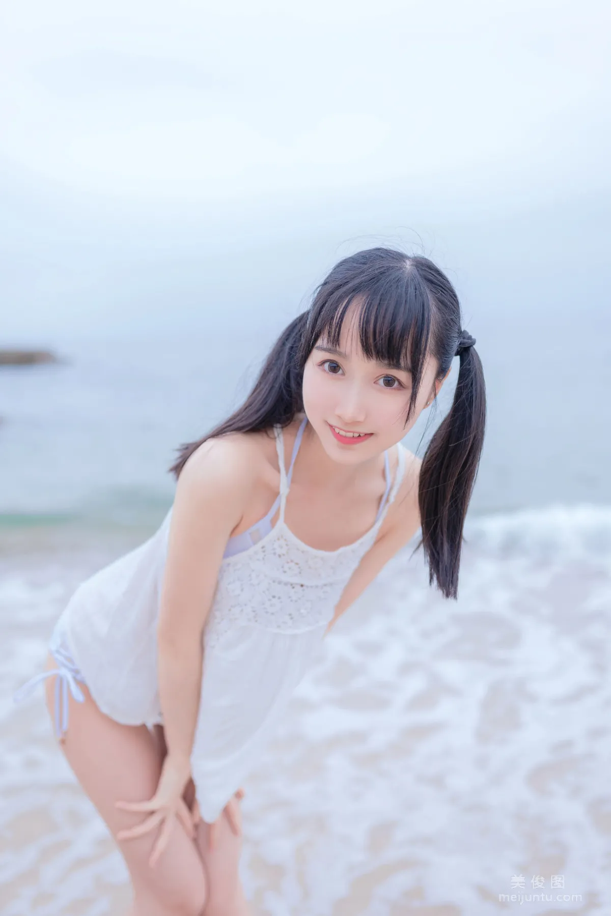 [美女Coser] 木綿綿OwO 《海邊白色比基尼》 寫真集 10