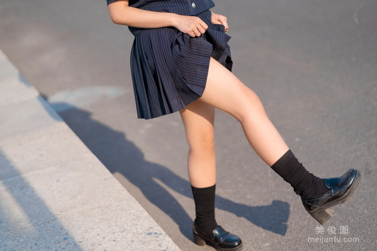 [网红Coser] 蠢沫沫 《JK制服》 写真集40