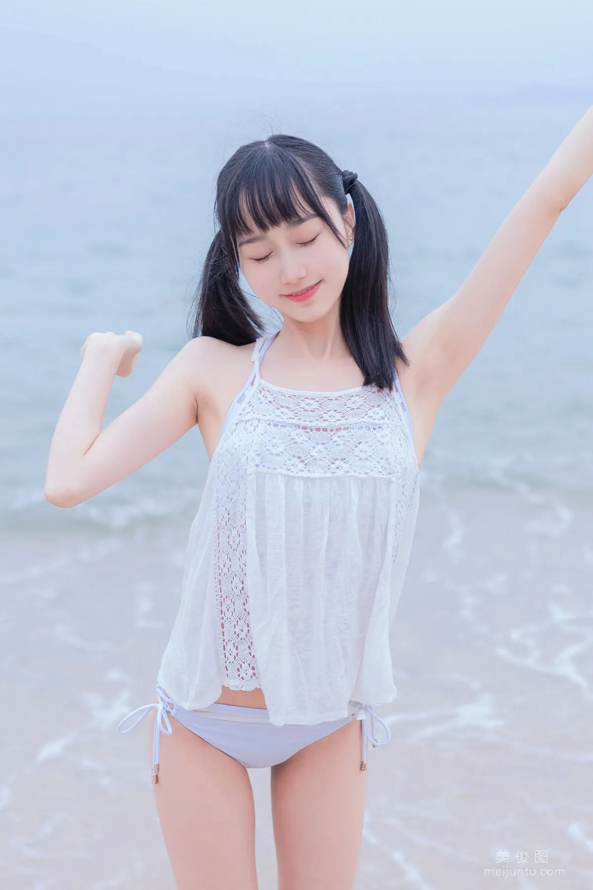 [美女Coser] 木綿綿OwO 《海邊白色比基尼》 寫真集 8