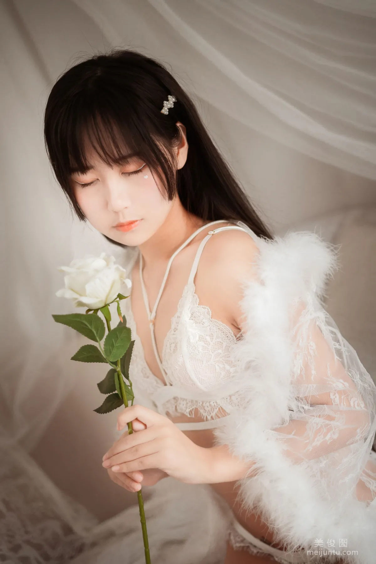 COS美少女萌芽兒o0 《毛絨内衣》 寫真集 1