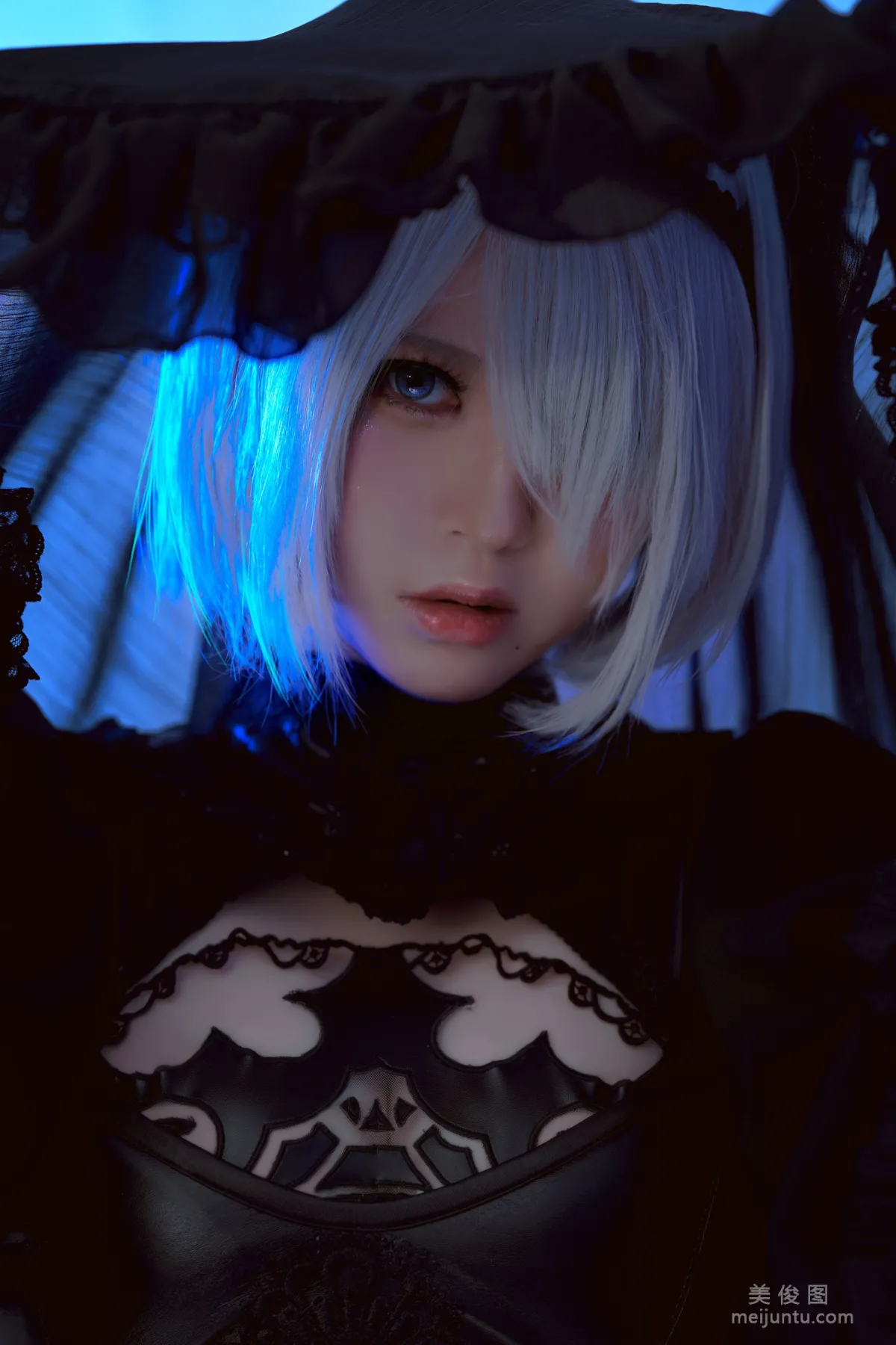 [美女Coser] 半半子 《二号B型》 写真集12