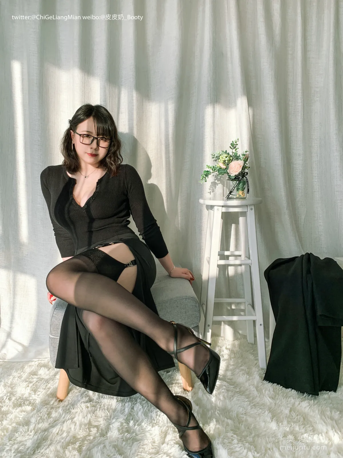 [美女Coser] 皮皮奶可可愛了啦 《黑色OL》 寫真集 20