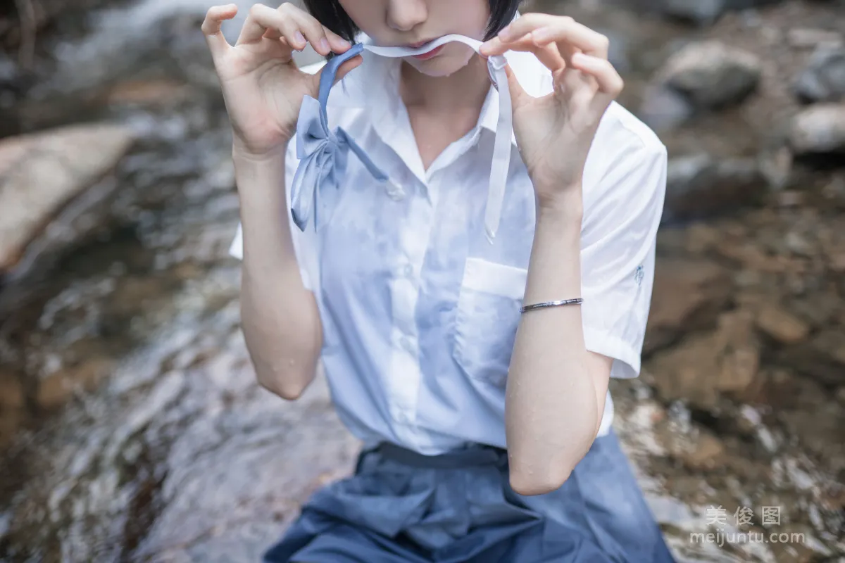 木綿綿OwO 《水色溪邊制服》 寫真集 31