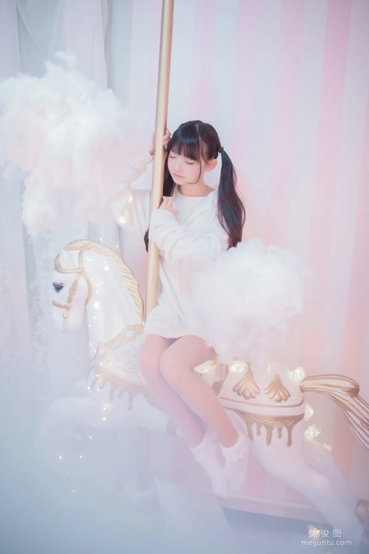 -櫻群-《玻璃罩下的旋轉木馬》 寫真集 5