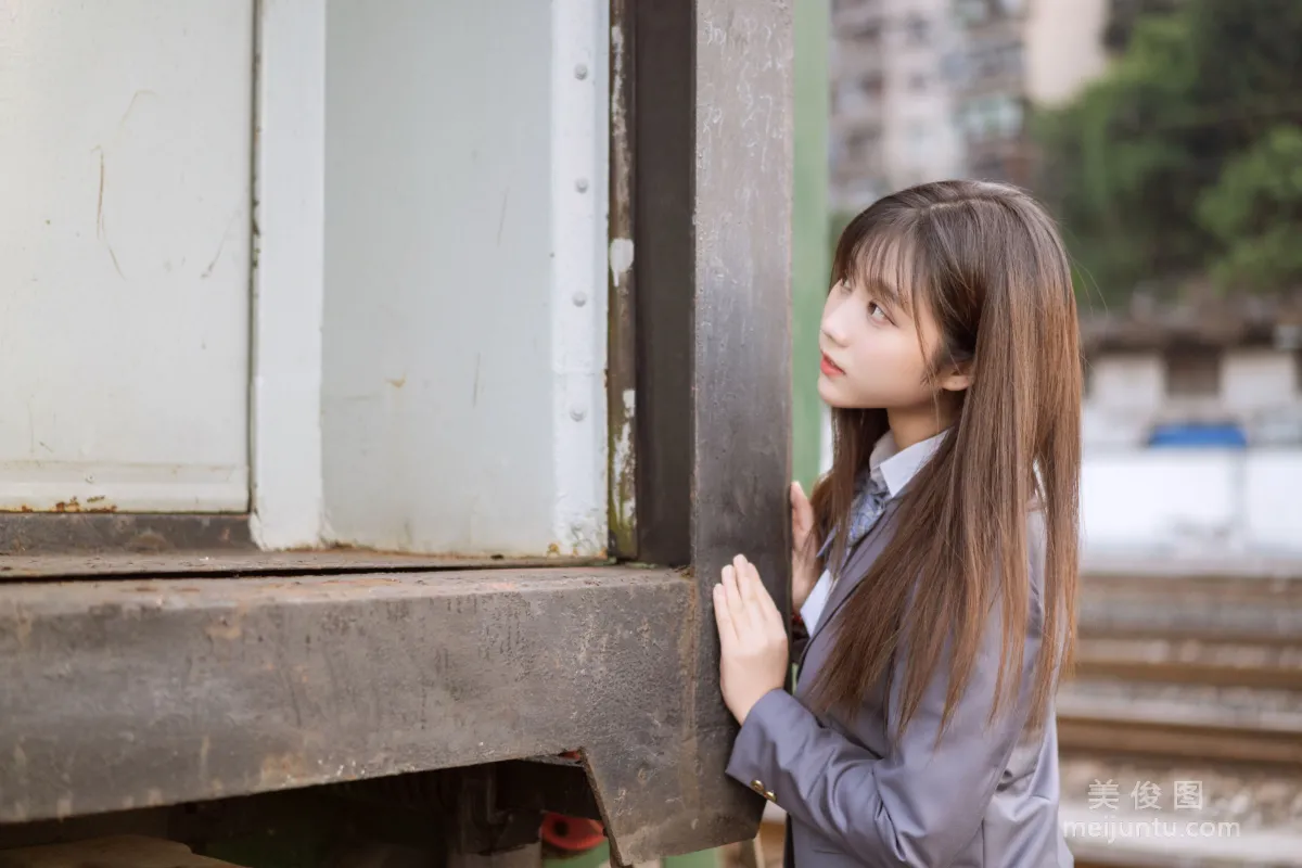 [美女Coser] 姬鏡醬 《私奔之制服》 寫真集 9