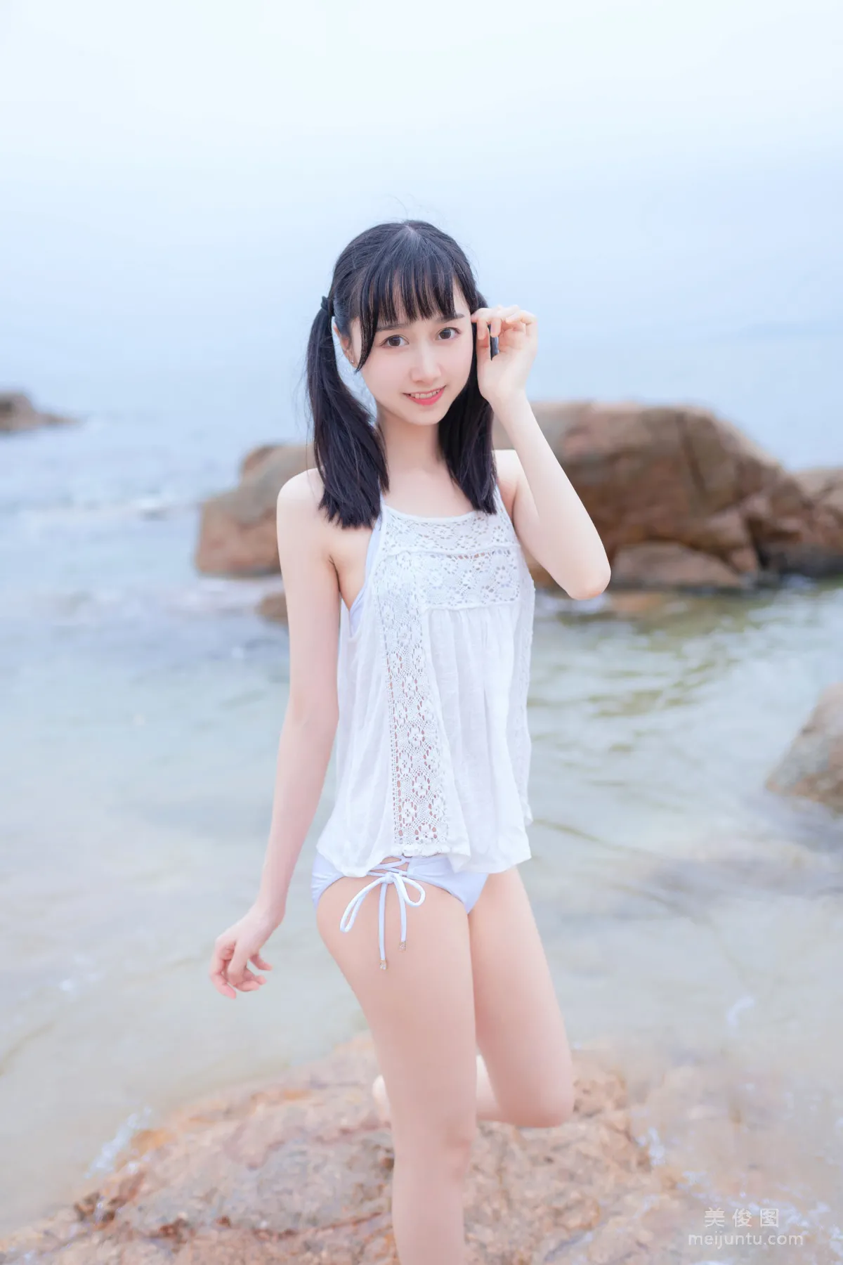 [美女Coser] 木綿綿OwO 《海邊白色比基尼》 寫真集 16