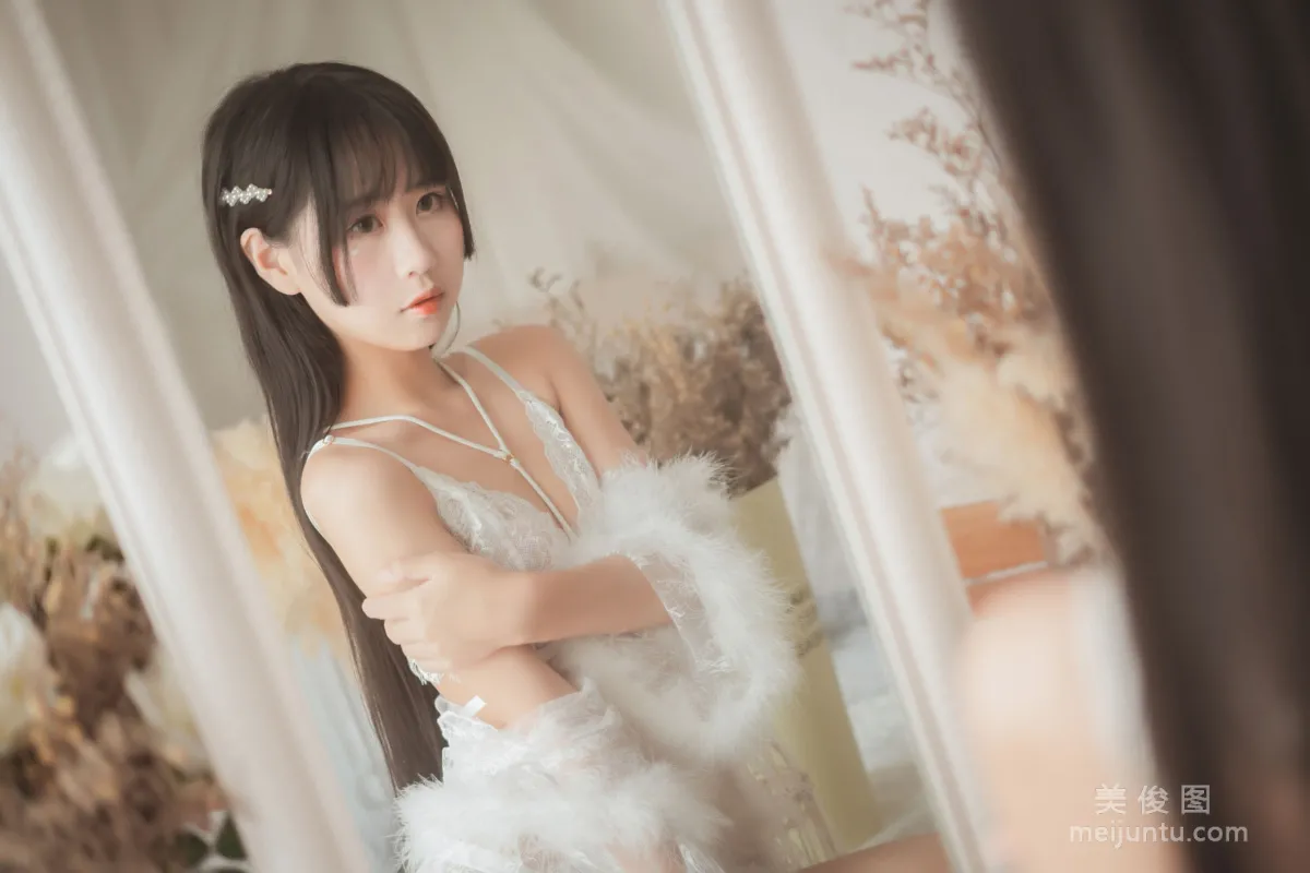COS美少女萌芽兒o0 《毛絨内衣》 寫真集 24