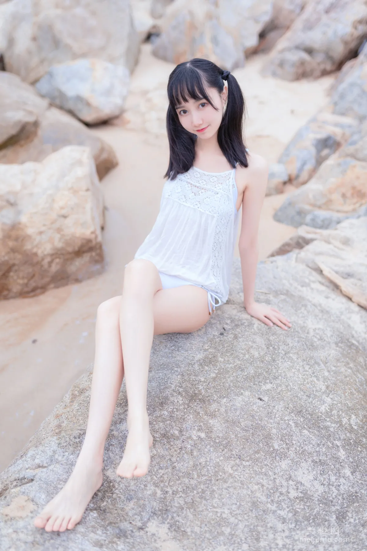 [美女Coser] 木綿綿OwO 《海邊白色比基尼》 寫真集 22