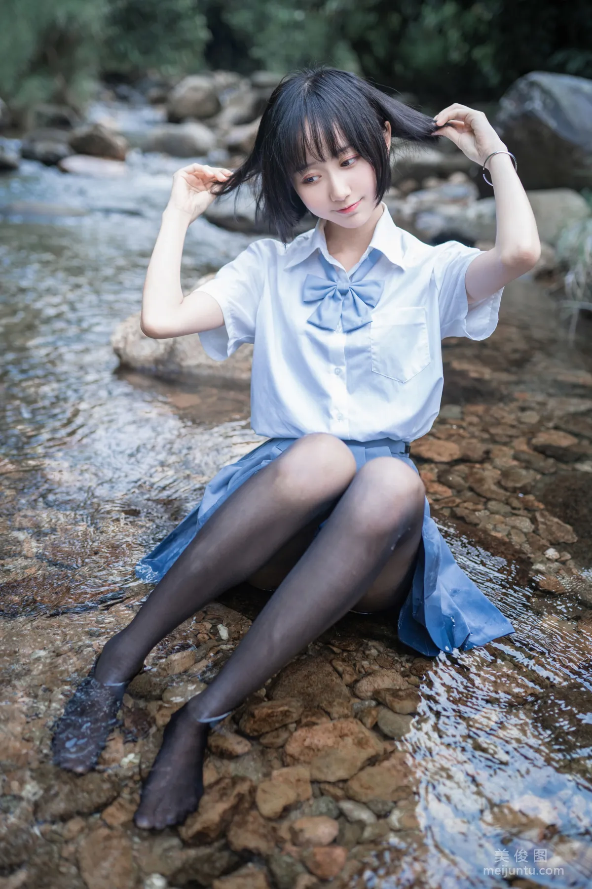 木綿綿OwO 《水色溪邊制服》 寫真集 20