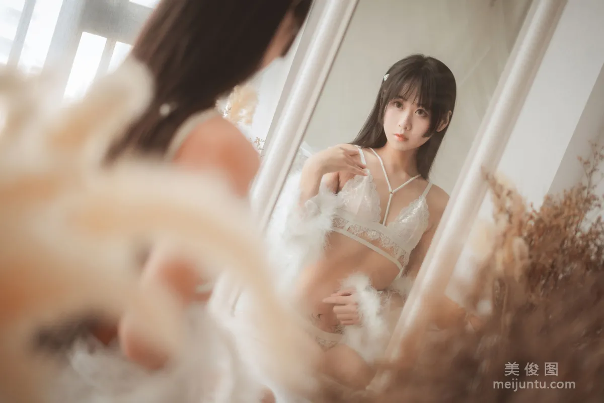 COS美少女萌芽兒o0 《毛絨内衣》 寫真集 22