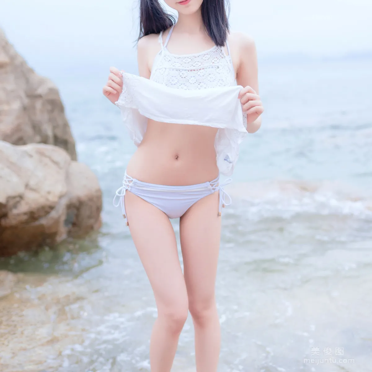 [美女Coser] 木綿綿OwO 《海邊白色比基尼》 寫真集 27