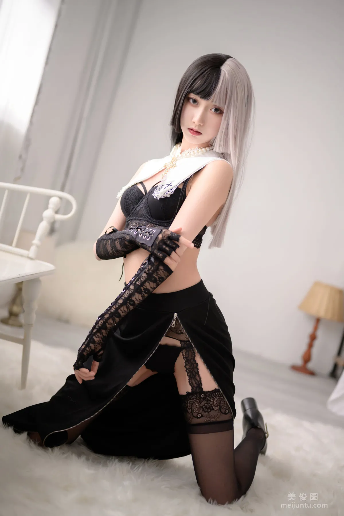 木綿綿OwO 《黑白修女》 寫真集 19