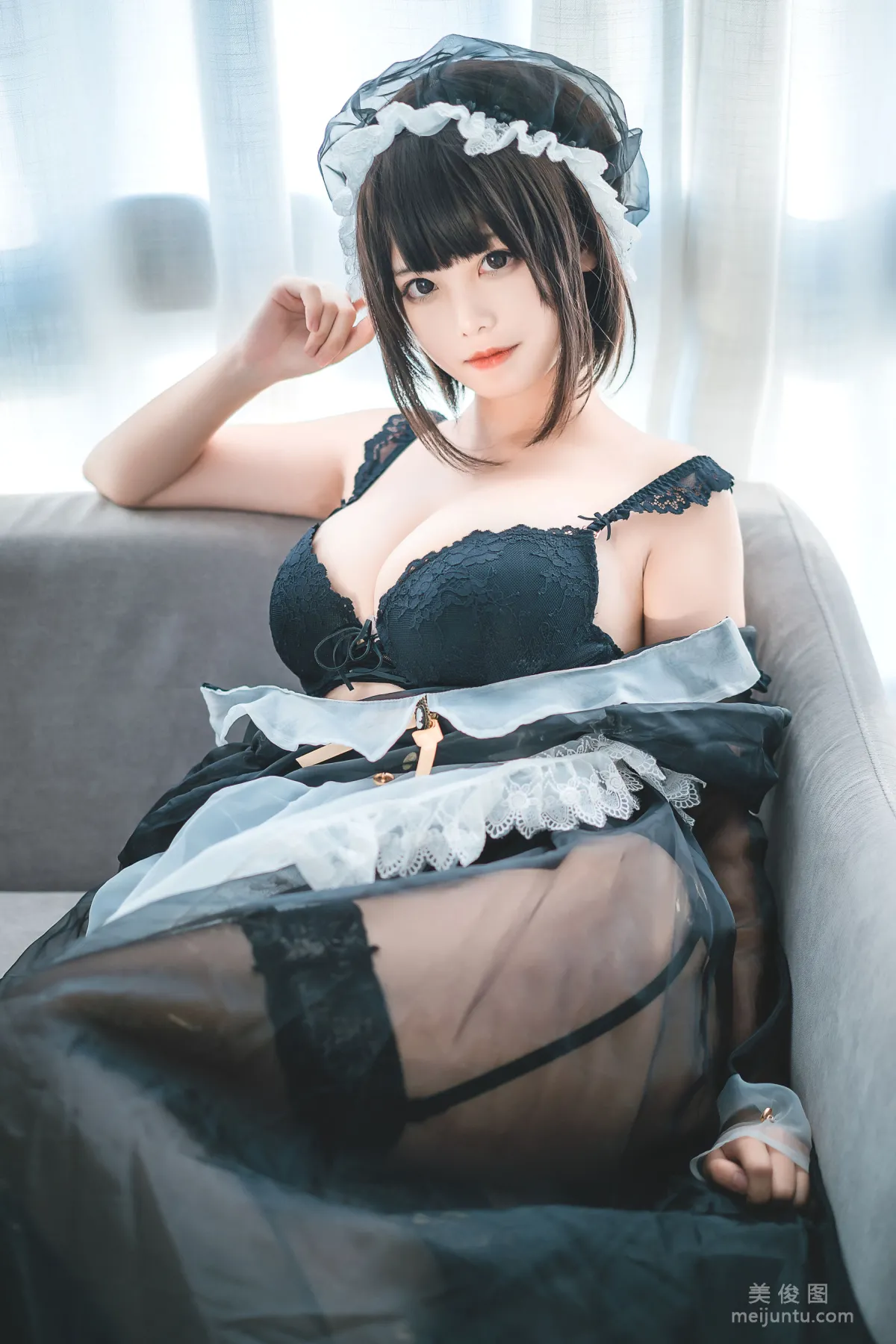 [美女Coser] 蜜汁猫裘 《透明女仆》 写真集17