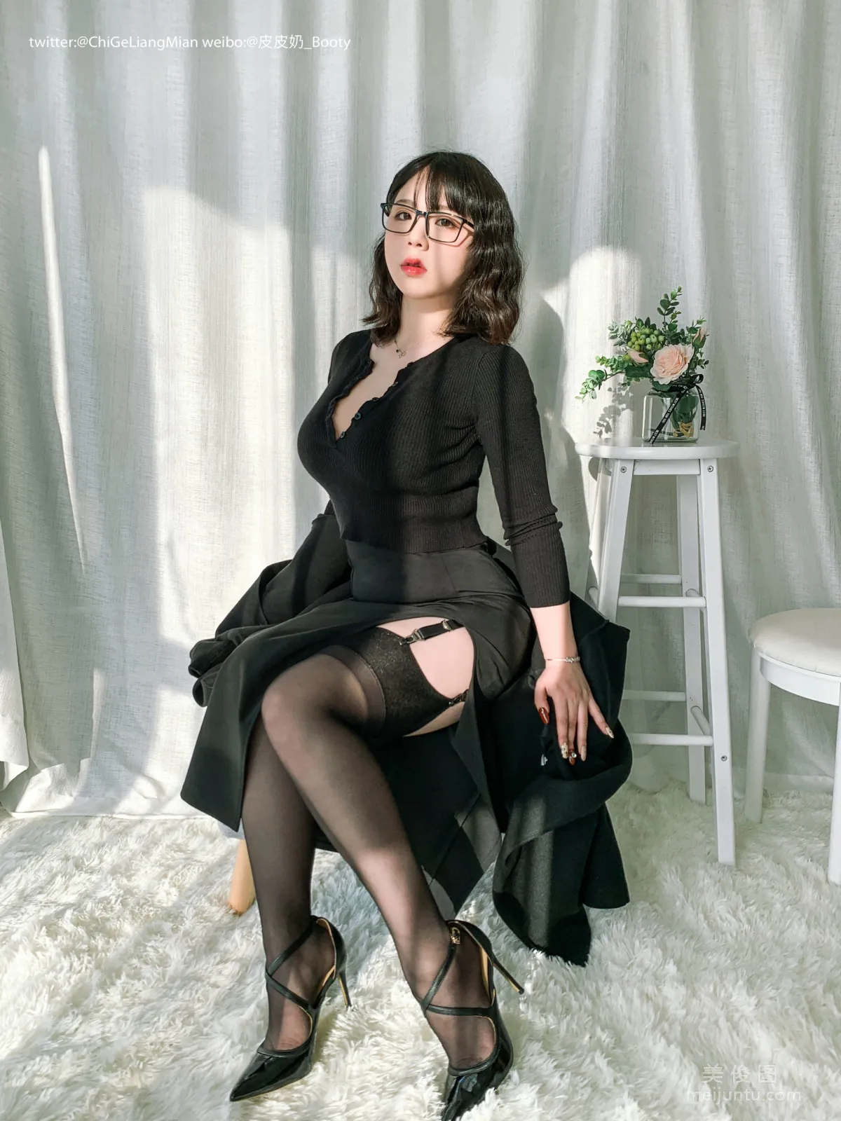 [美女Coser] 皮皮奶可可愛了啦 《黑色OL》 寫真集 16