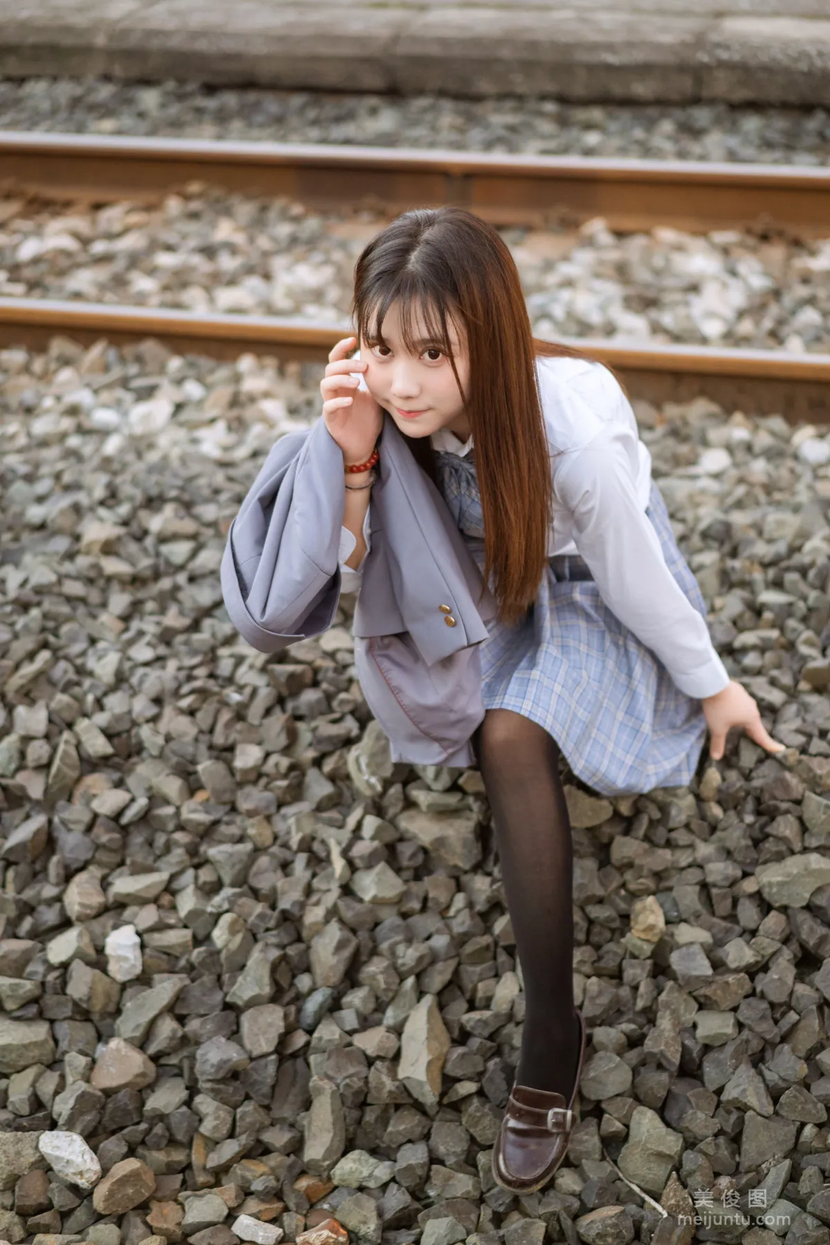 [美女Coser] 姬鏡醬 《私奔之制服》 寫真集 26