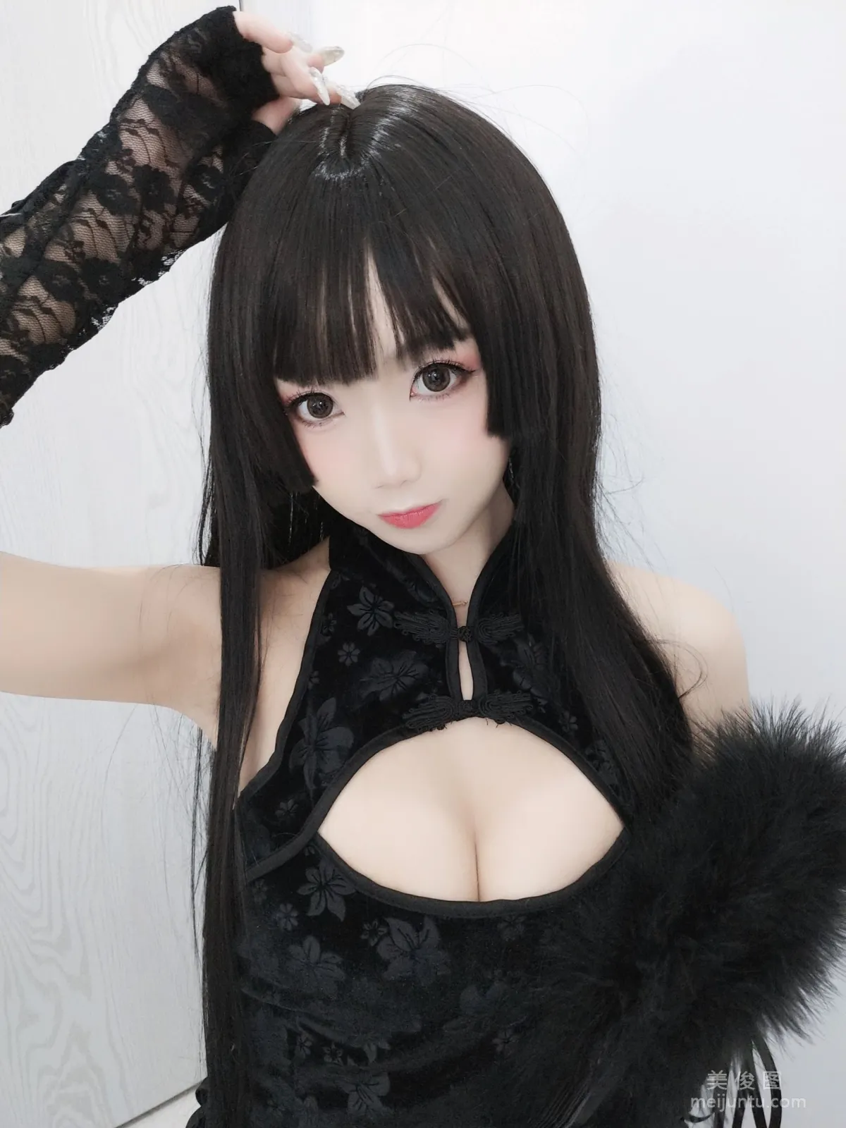 美少女鬼畜瑤 《黑色旗袍》 寫真集 16