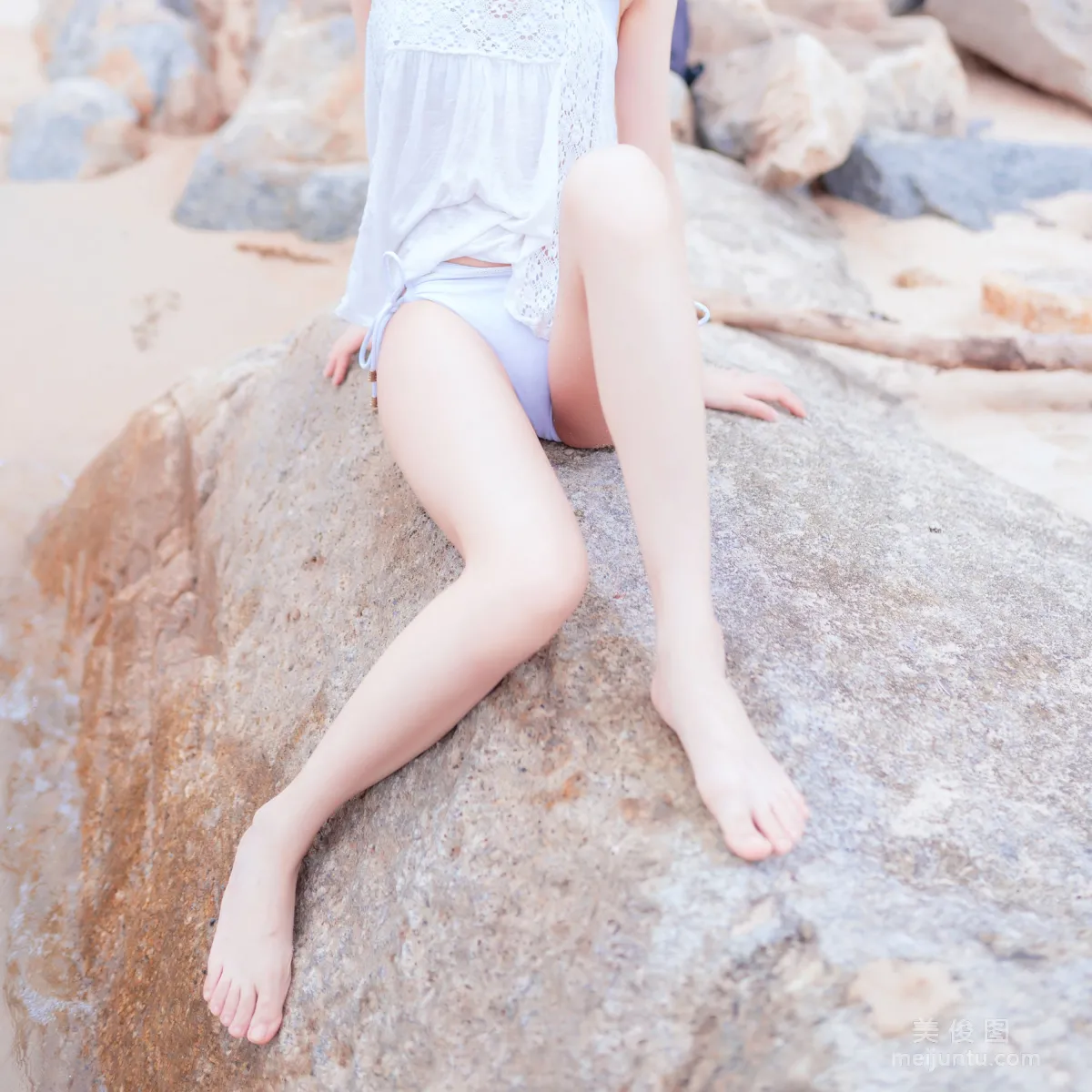 [美女Coser] 木綿綿OwO 《海邊白色比基尼》 寫真集 24