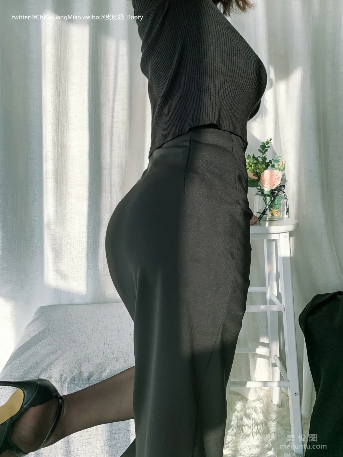 [美女Coser] 皮皮奶可可愛了啦 《黑色OL》 寫真集 25