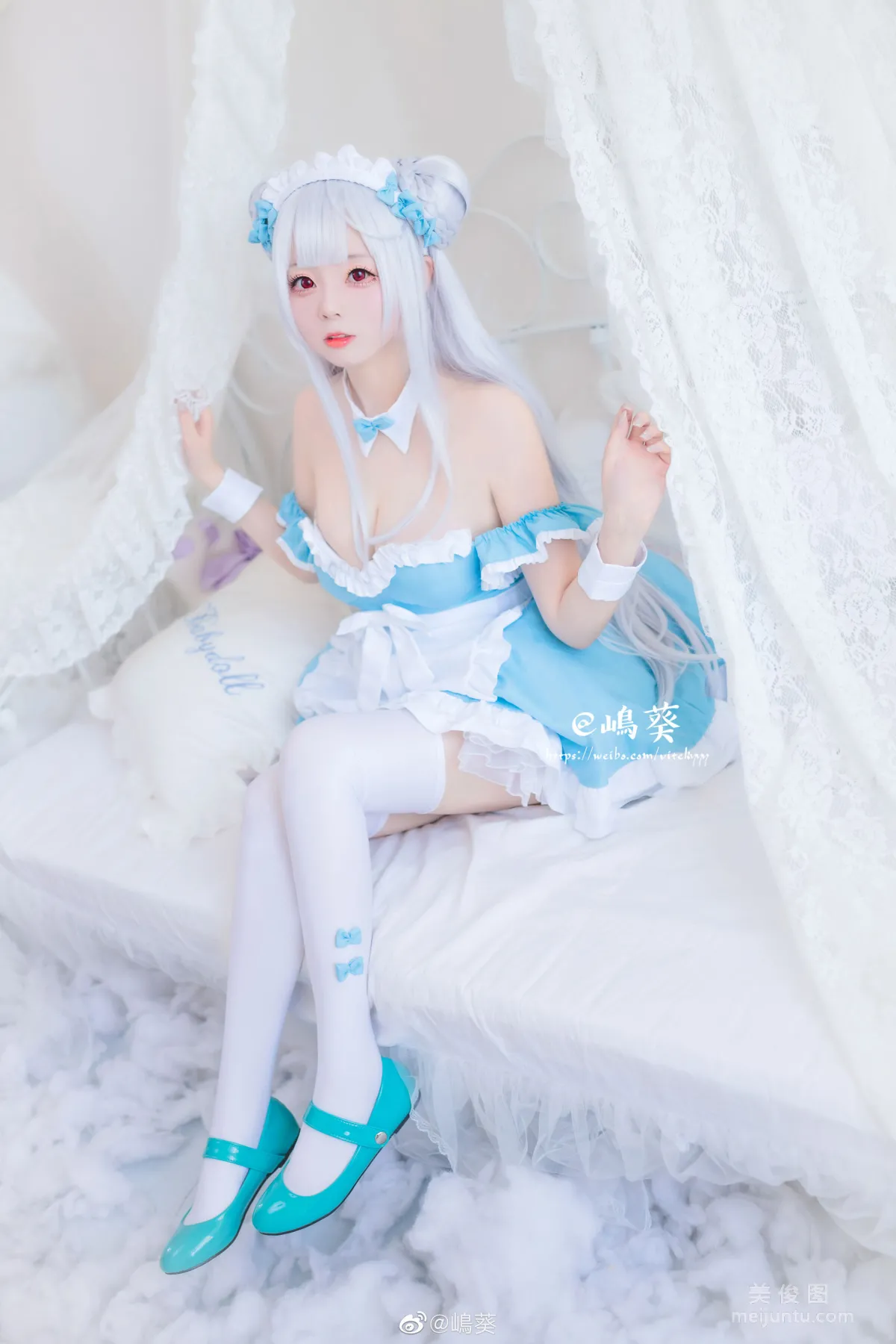 微博美女Coser嶋葵 《小天鹅女仆》 写真集5