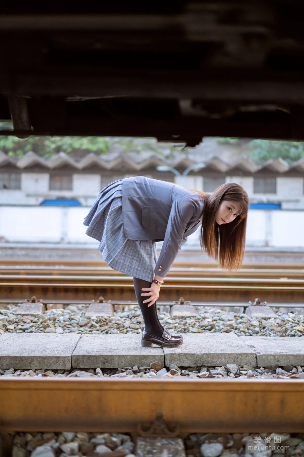 [美女Coser] 姬鏡醬 《私奔之制服》 寫真集 14