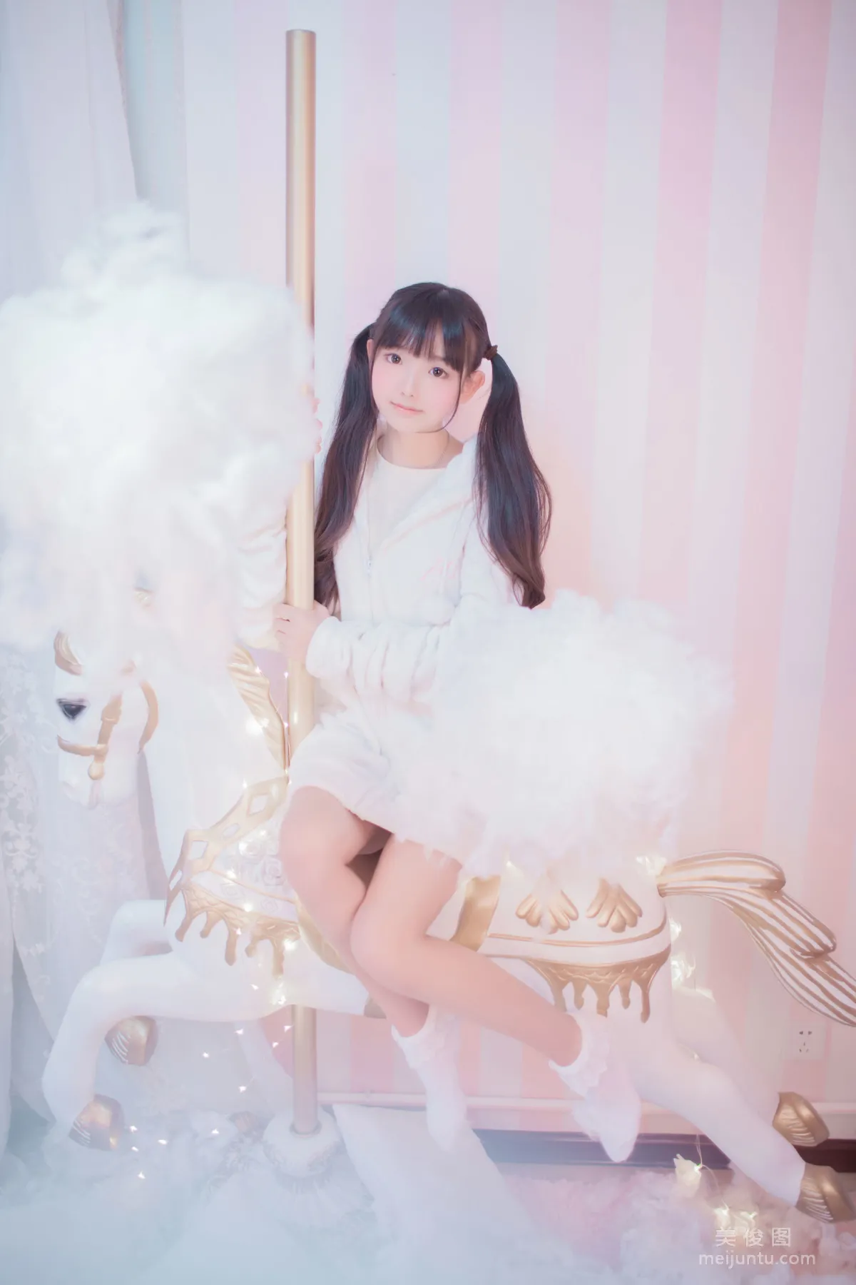 -櫻群-《玻璃罩下的旋轉木馬》 寫真集 4