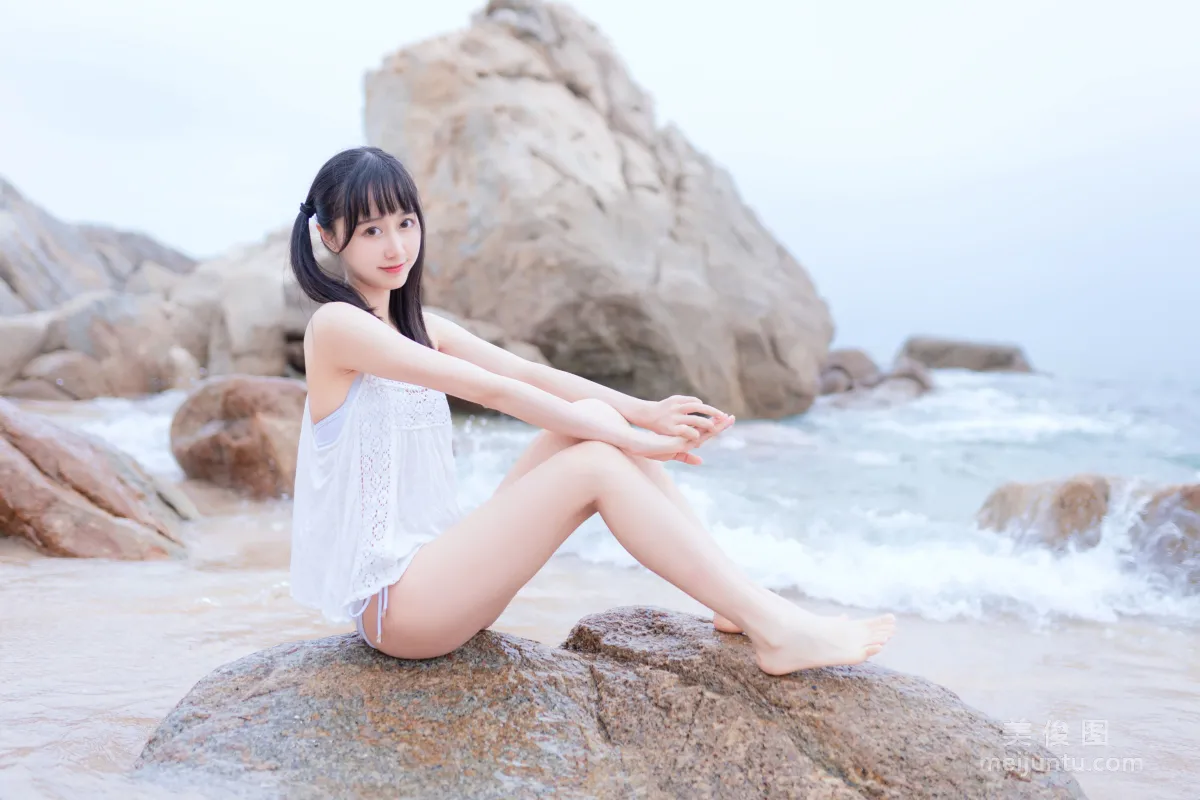 [美女Coser] 木綿綿OwO 《海邊白色比基尼》 寫真集 17