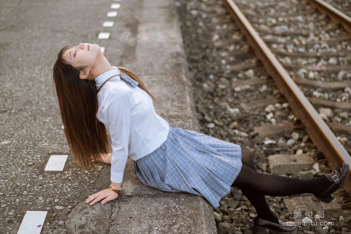 [美女Coser] 姬鏡醬 《私奔之制服》 寫真集 20