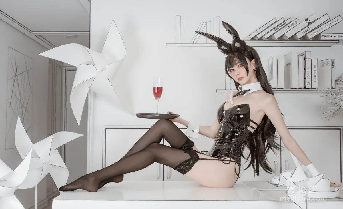小妖精你的负卿 《爱宕兔女郎》 写真集1