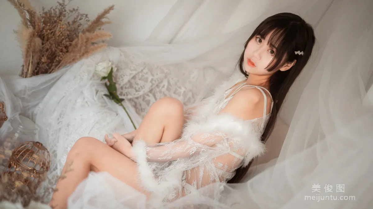 COS美少女萌芽兒o0 《毛絨内衣》 寫真集 9