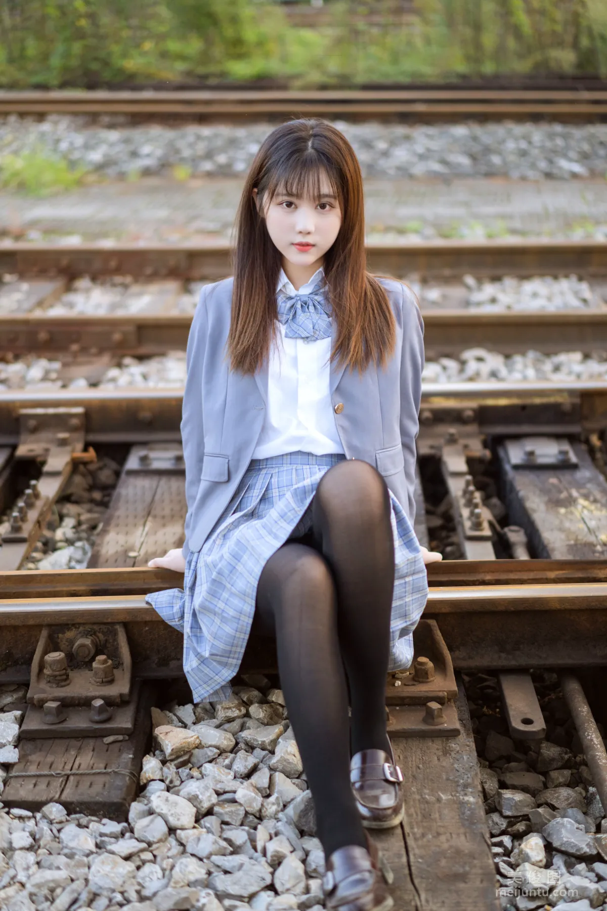 [美女Coser] 姬鏡醬 《私奔之制服》 寫真集 2