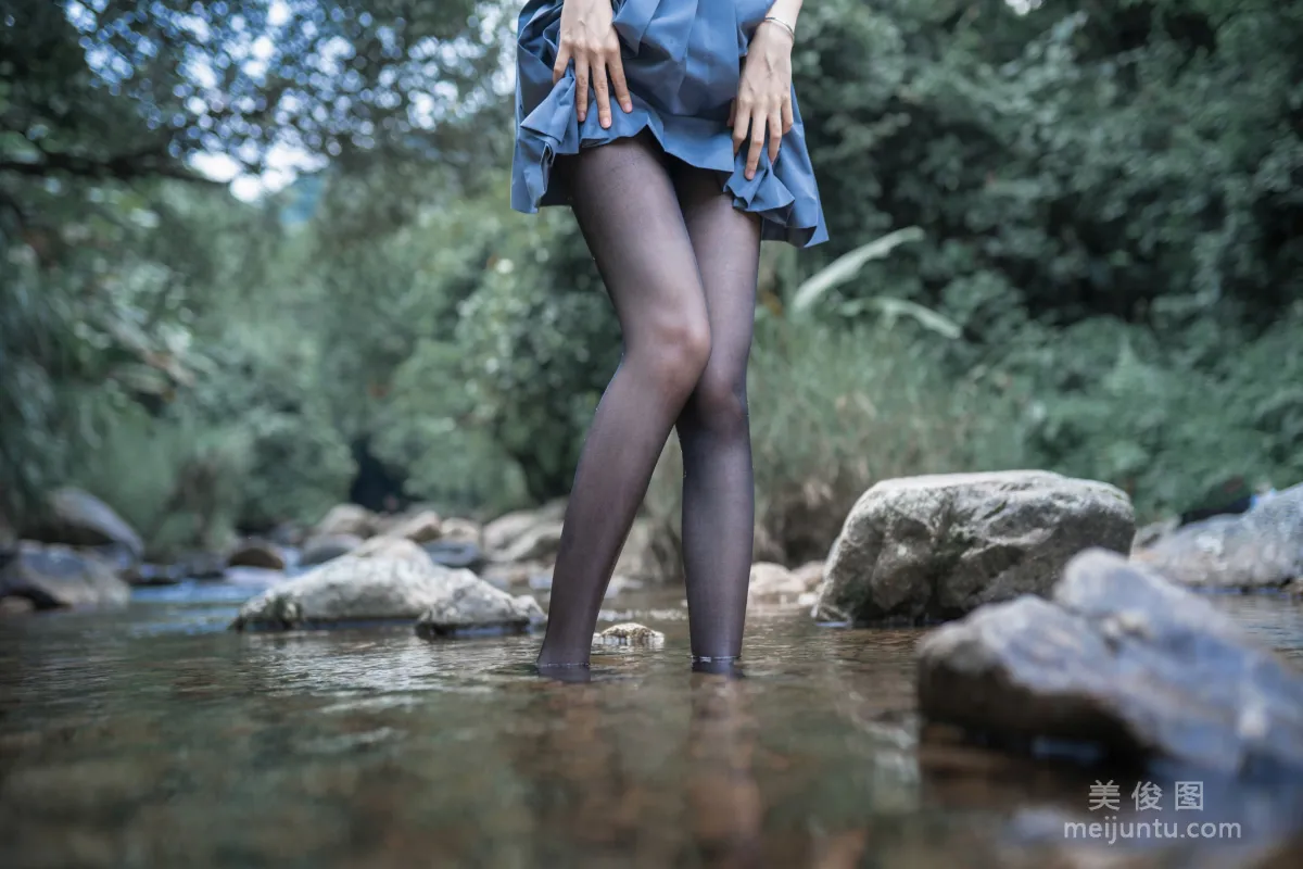 木綿綿OwO 《水色溪邊制服》 寫真集 5
