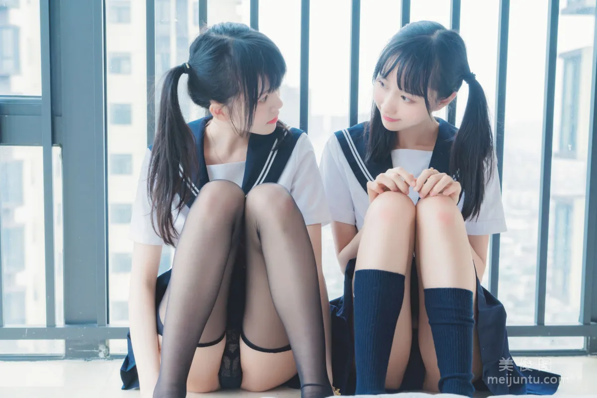 木綿綿OwO&amp;桜桃喵 《她(制服×制服)》 寫真集 26