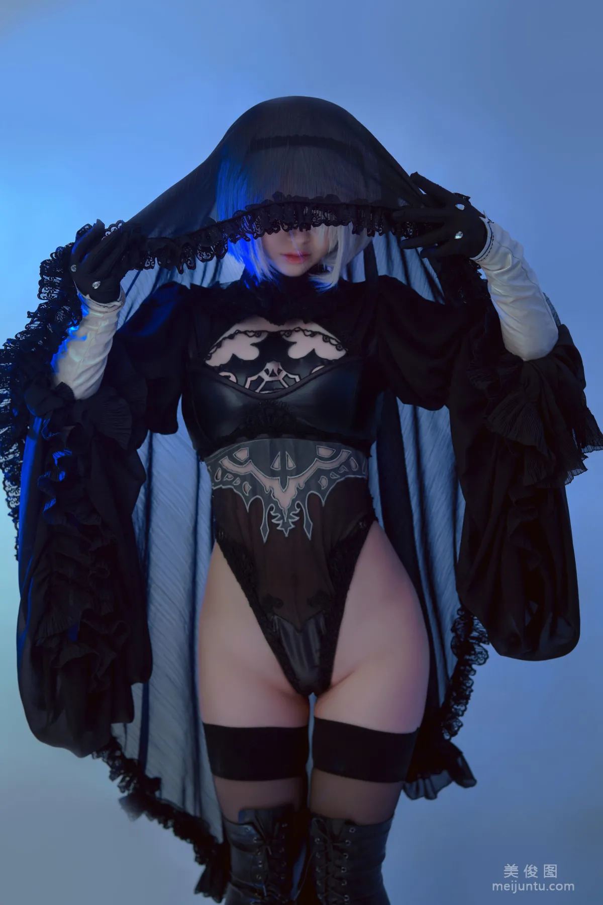[美女Coser] 半半子 《二号B型》 写真集10