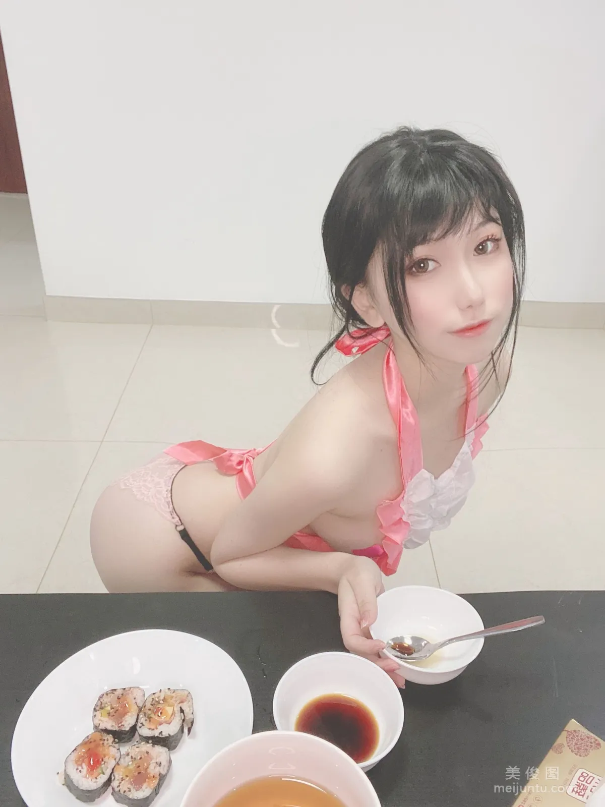 Coser芋圓侑子SJ 《人妻圍裙》 寫真集 32