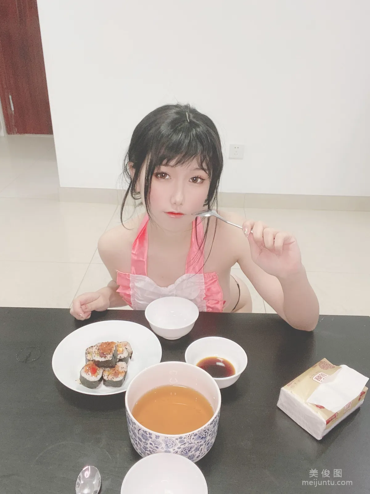 Coser芋圓侑子SJ 《人妻圍裙》 寫真集 23