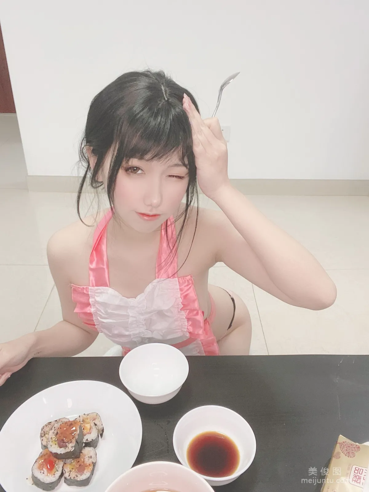Coser芋圓侑子SJ 《人妻圍裙》 寫真集 35