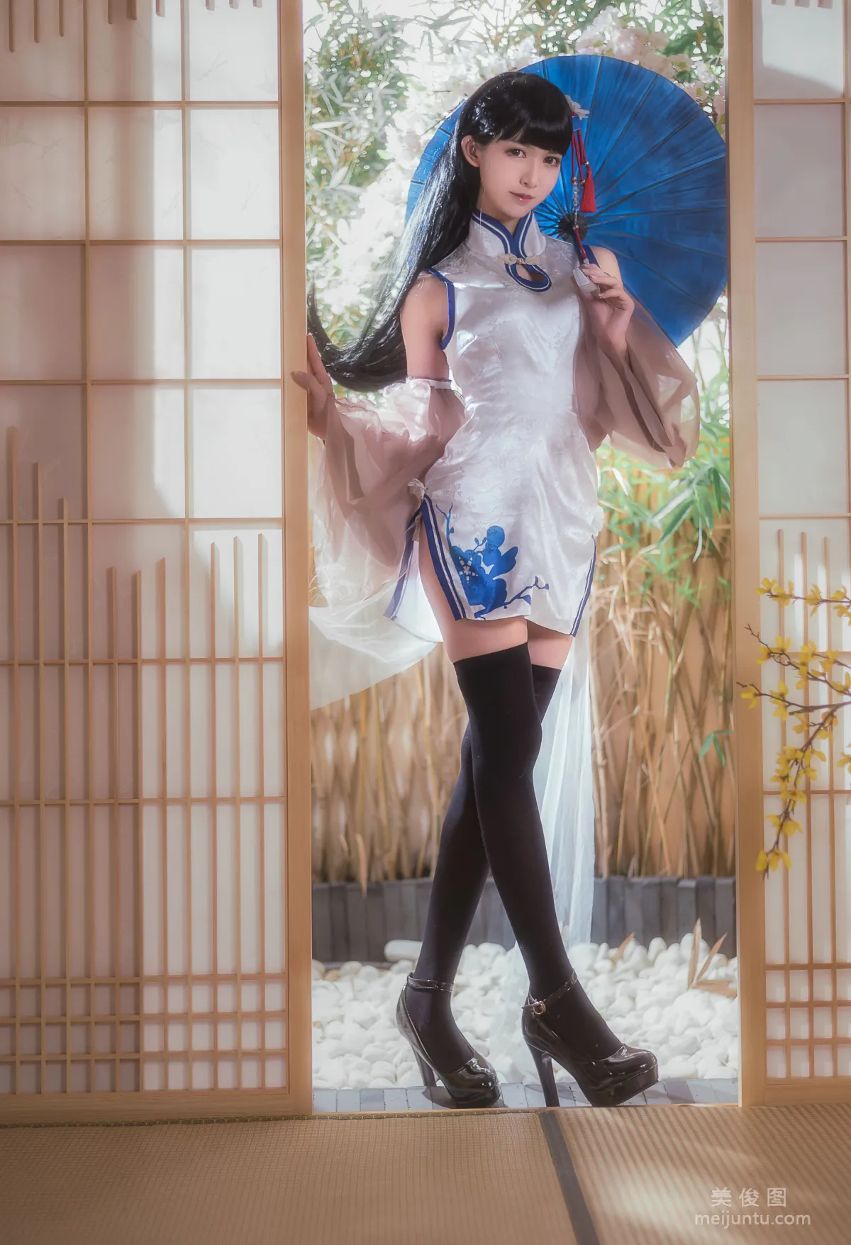 [Coser美女] 鳗魚霏兒 《碧藍華裳 逸仙》 寫真集 15